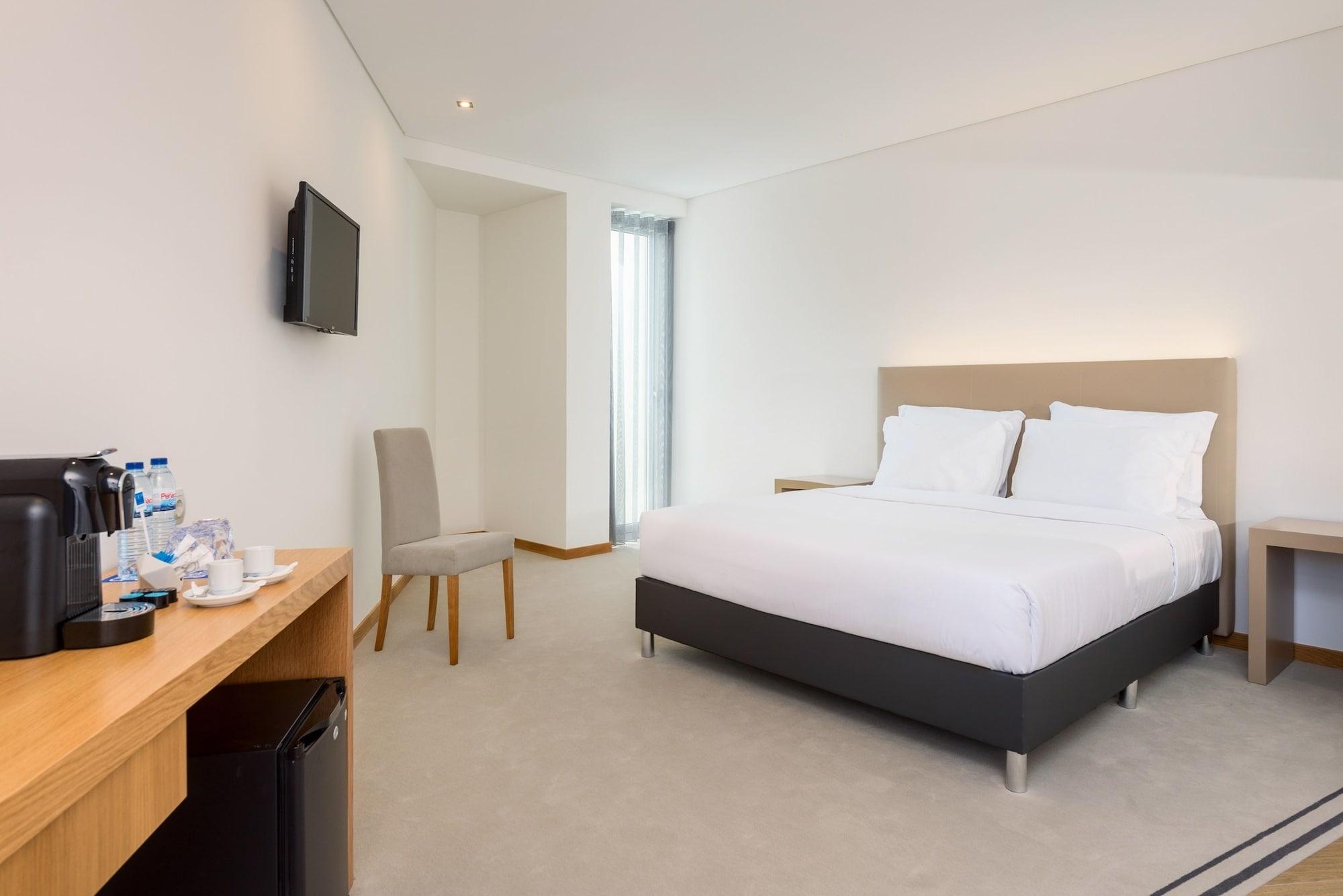 Hotel Tryp By Wyndham Leiria Exterior foto