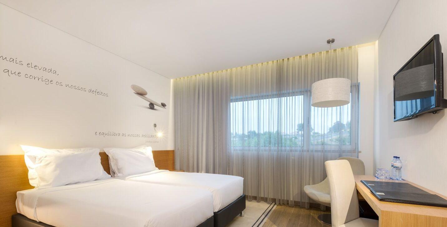 Hotel Tryp By Wyndham Leiria Exterior foto